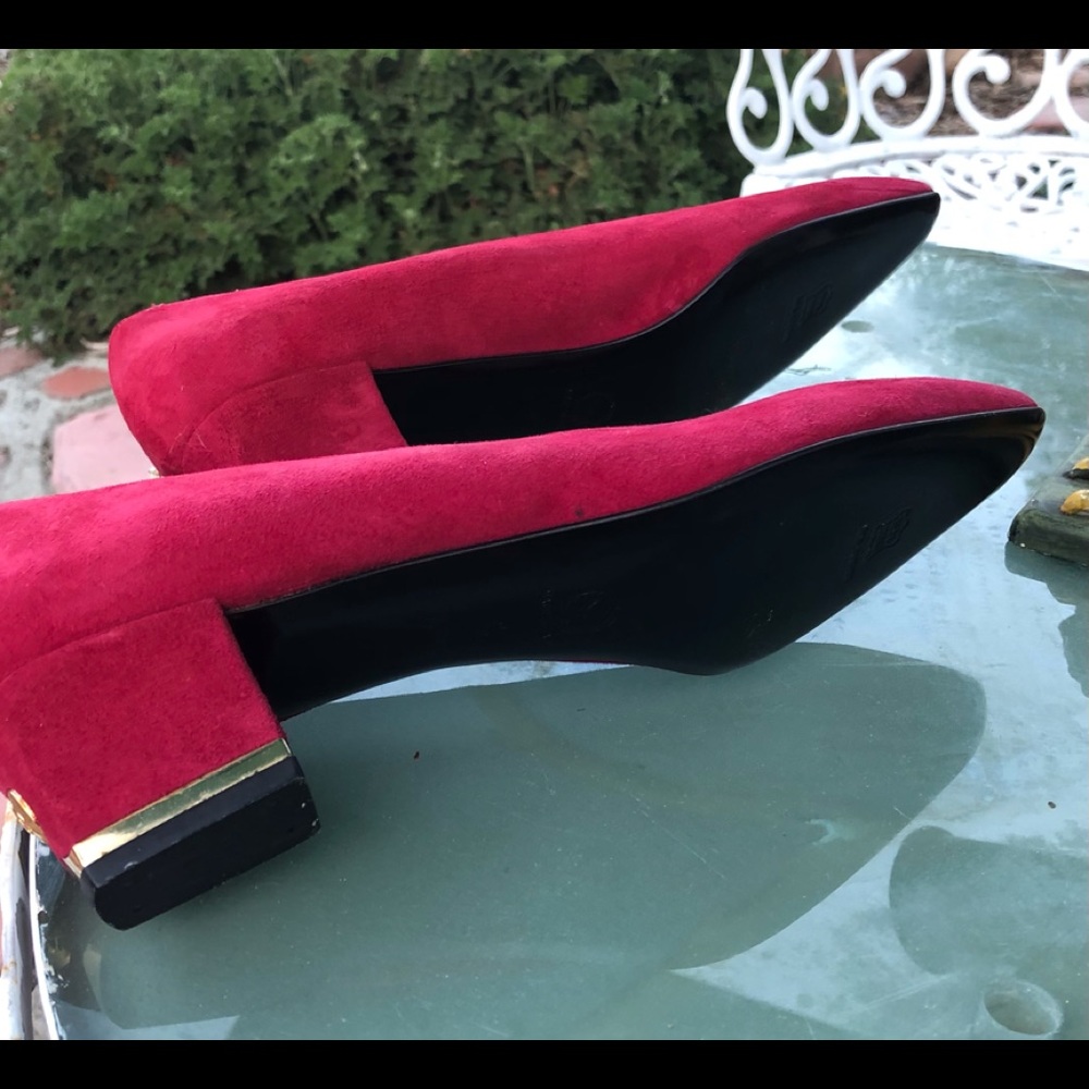 St. John Red Suede Pumps, 9.5 S (Narrow) - Picture 5 of 10